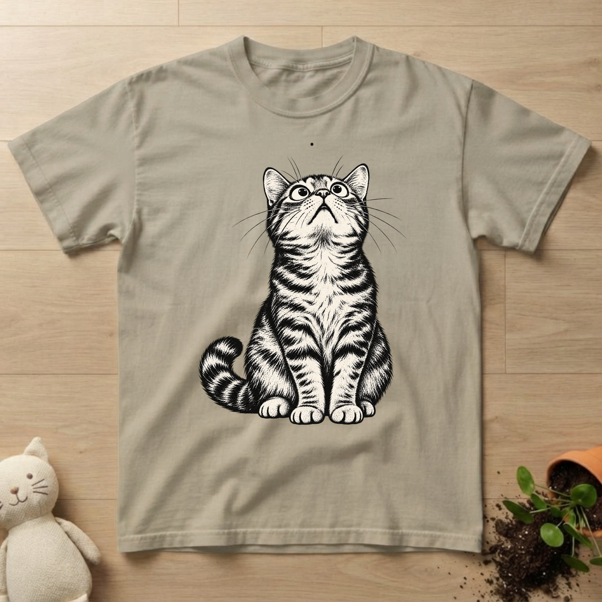 Wide Eyed Cat T-shirt